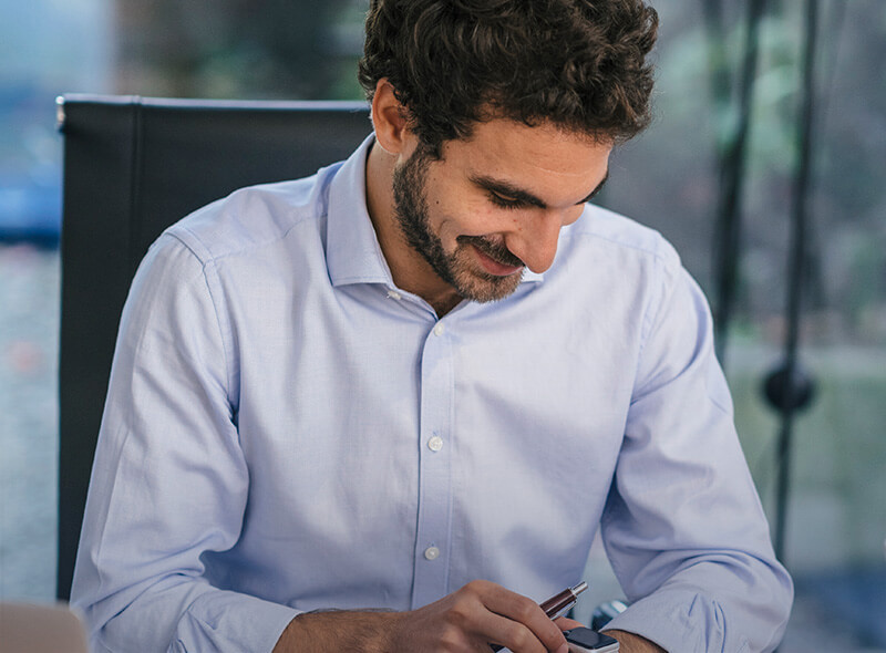 Consultation d’affaires avec un client Deston
